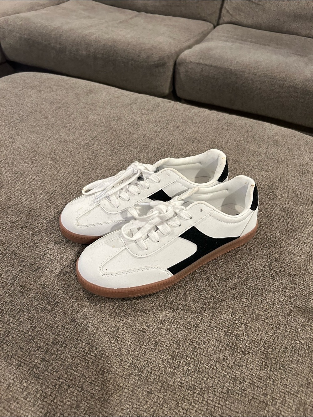 Classic White Sneakers with Black Accent and Gum Sole